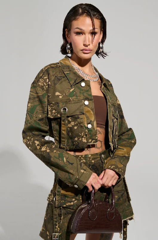 RUNNING FREE CROP JACKET TOP IN CAMO Women's Comfortable Clothes For Weekends